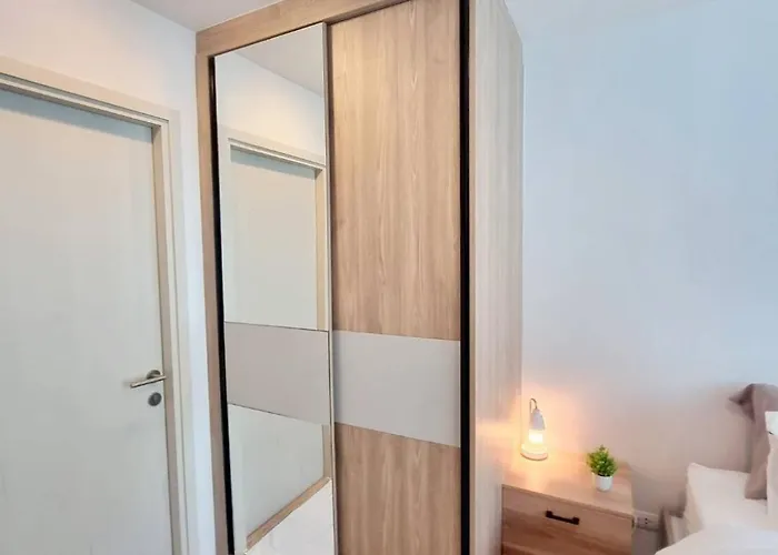 Apartment 1 ห้องนอน ใกล้บีทีเอสอ่อนนุช สายสีเขียว ที่นอนking Size วิวสระว่ายน้ำ *