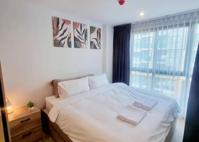 Apartment 1 ห้องนอน ใกล้บีทีเอสอ่อนนุช สายสีเขียว ที่นอนking Size วิวสระว่ายน้ำ Bangkok